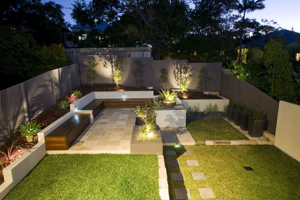how to renovate a lawn in autumn